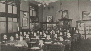 Una clase de la Manchester Grammar School en 1908, pocos años antes de que la visitara Rubén Landa